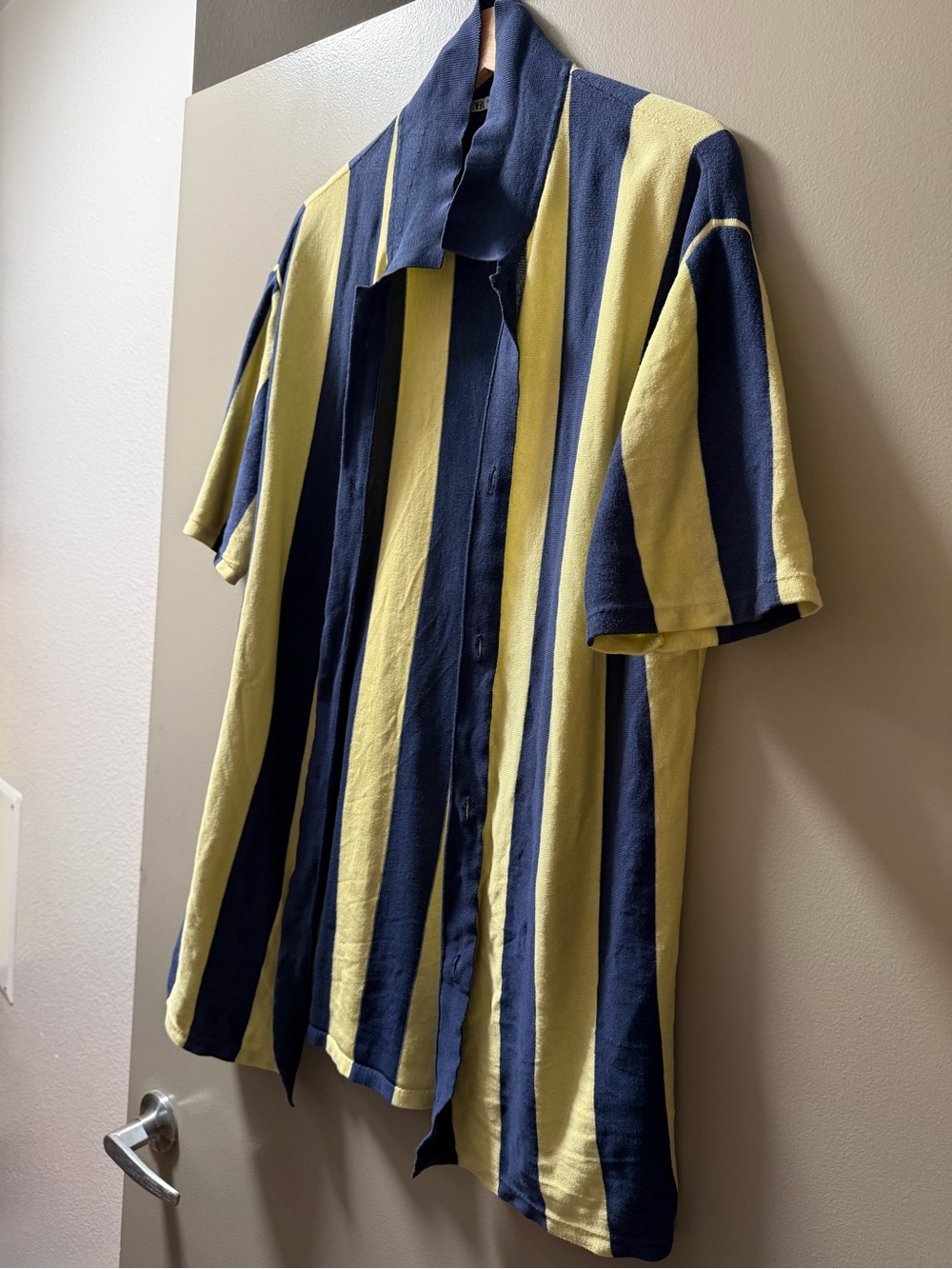 Men's Short-Sleeve Vertical Stripe Shirt in Navy and Yellow